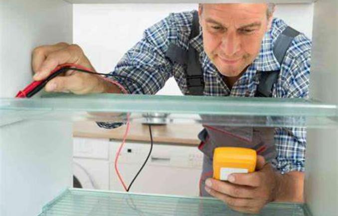 Specialist in the repair of refrigerators, freezers and cabinets for heating dishes and vacuuming.